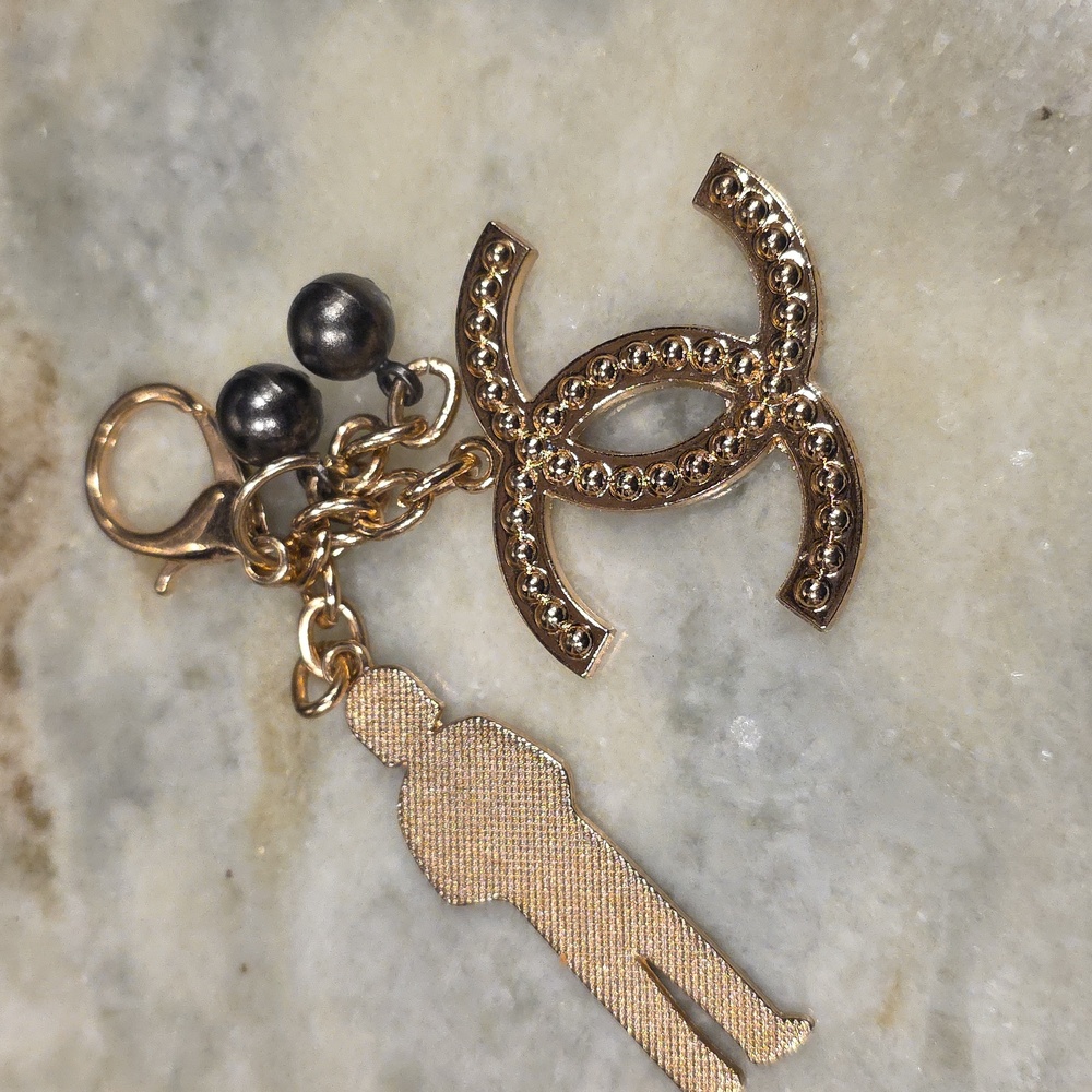 CHANEL Gold and Black Iconic Charm Key / Bag Holder - Picture 3 of 3